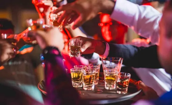 Delhi pushes for temporary liquor licence