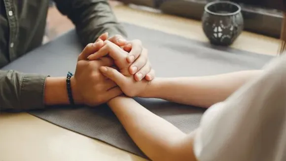 Dating And Anxiety:एंग्जायटी से पीड़ित व्यक्ति को डेट करने के लिए टिप्स