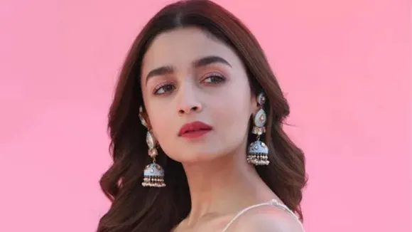 Why Are The Eyeballs Always On Women's Choices? आलिया भट्ट भी करती है महसूस