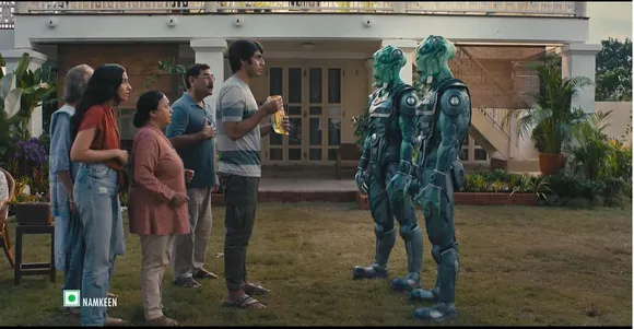 Kurkure Pastax shows how to fend off an alien abduction attempt in its maiden spot