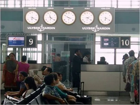 Airport clocks 