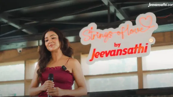 Jeevansathi surprises a couple with #StringsOfLovebyJS