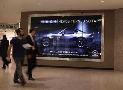 The Head Turning Billboard, 1