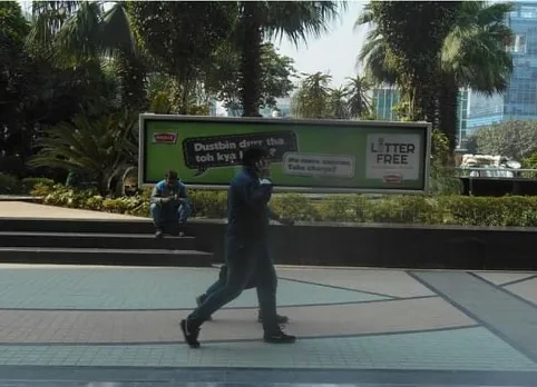 Dustbin door tha toh kya?