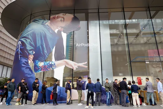 Apple's AirPods Pro ads feature dancers lost in the moment