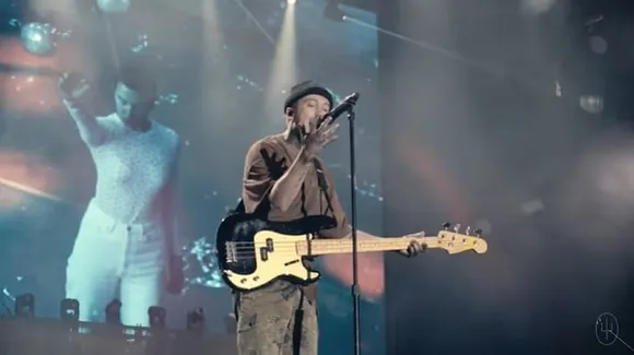 Twenty One Pilots belts out a mashup of Netflix’s Stranger Things theme and ‘Heathens’ at a live concert