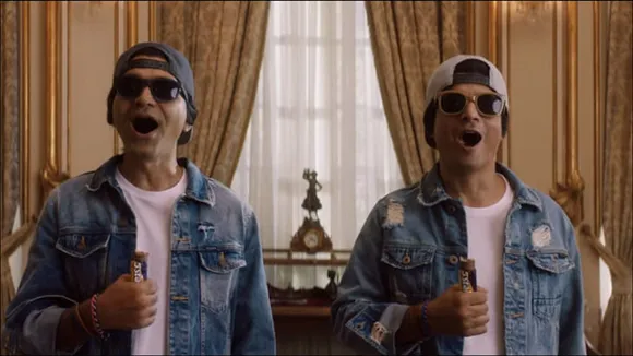 afaqs! Creative Showcase: Cadbury 5 Star 3D: What are Ramesh-Suresh up to?