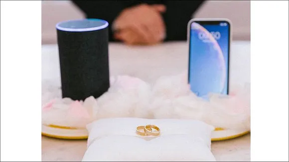 When Alexa and Siri got married...