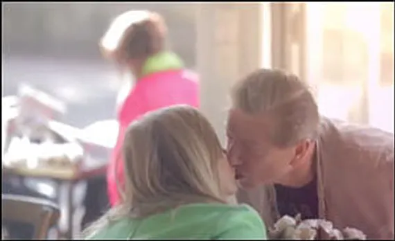 Viral Now: Cash or Kiss?