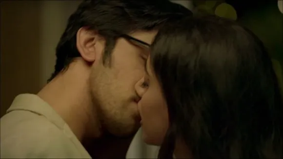Did we just see a desi ad with a kiss in it?
