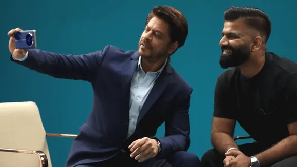 SRK and Technical Guruji unbox realme's new smartphone