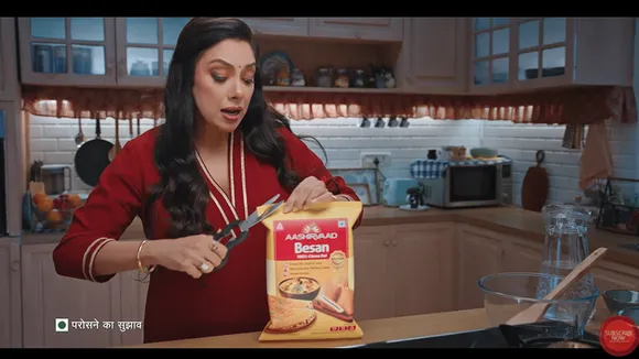 Rupali Ganguly celebrates family bonding in new Aashirvaad Bikaneri Besan TVC