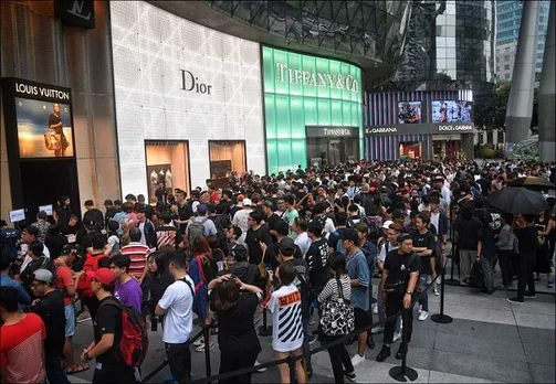 Flipping streetwear - Tommy Hilfiger, Louis Vuitton, Balenciaga, Nike, Adidas and many other labels for a steal