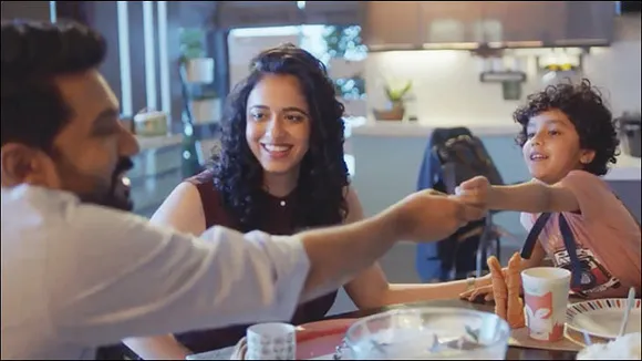 Sleek ad puts dad-son duo in kitchen