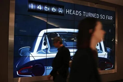 The Head Turning Billboard, 3
