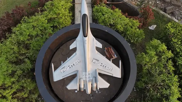 A rotating 3D fighter jet unfolds in Mumbai for 'Fighter' movie