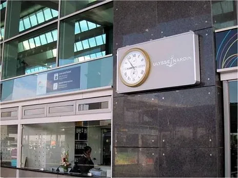 Airport clocks