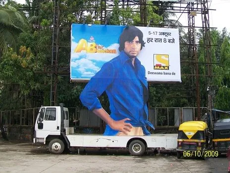 Ab Tak Bachchan- Mobile van