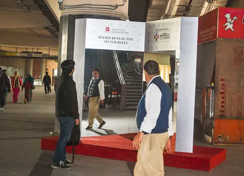 Read and Reveal, Mirror