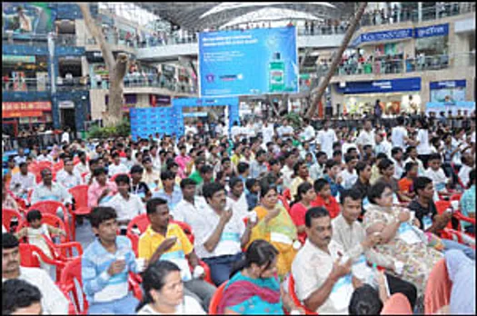 Listerine sets new world record for 'Most People Using Mouthwash Simultaneously'