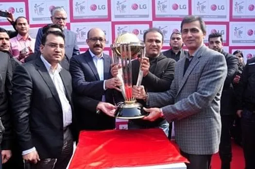 Signature bat - Delhi