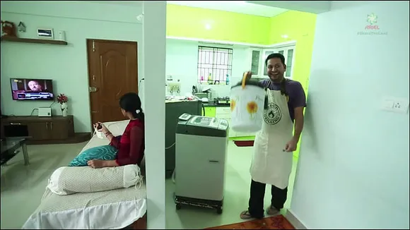 afaqs! Creative Showcase: Men respond to Ariel #ShareTheLoad ad