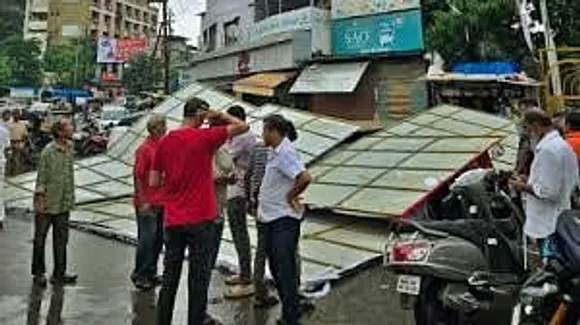 Hoarding collapses in Thane’s Kalyan area amid heavy rain, injuring two people