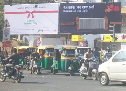 Hoarding - Maanjha