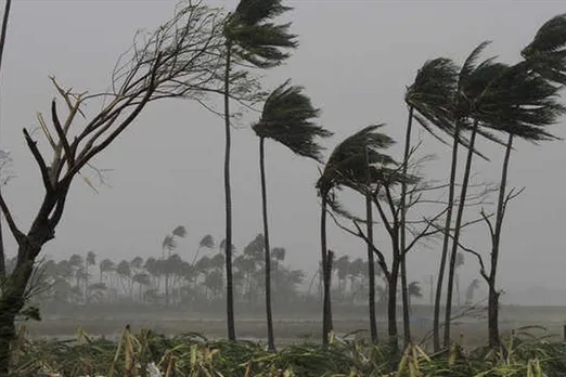 ঘূণিঝড় সিত্রাংয়ের প্রভাবে ভারী বৃষ্টির পূর্বাভাস একাধিক রাজ্যে