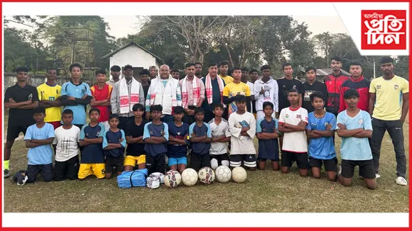 কাজিৰঙা ফুটবল একাডেমী গঠনঃ ফুটবল,জাৰ্চি প্ৰদান...