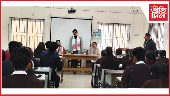 কটন কলেজিয়েট চৰকাৰী উচ্চতৰ মাধ্যমিক বিদ্যালয়ত কেৰিয়াৰ সজাগতা সভা  