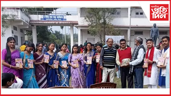 সৰস্বতী পূজাত নতুন পাঠক সৃষ্টিৰ লক্ষ্যৰে ছাত্ৰ-ছাত্ৰীলৈ কিতাপ উপহাৰ...