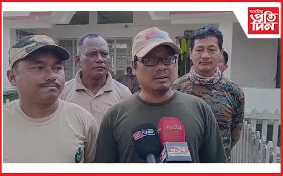 বন বিভাগৰ অভিযান : কাঠৰ কুণ্ডাসহ নাঁও জব্দ