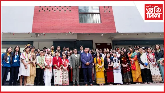 মেধাৱী স্কিলছ ইউনিভাৰ্ছিটীৰ শিক্ষাৰ্থীৰ সৈতে ডিজিপি ৰবিন হিবুৰ বাৰ্তালাপ...