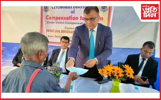 জিলা আইন সেৱা প্ৰাধিকাৰী নগাঁৱৰ উদ্যোগত পীড়িত লোকক অৰ্থ সাহায্যৰ চেক প্ৰদা
