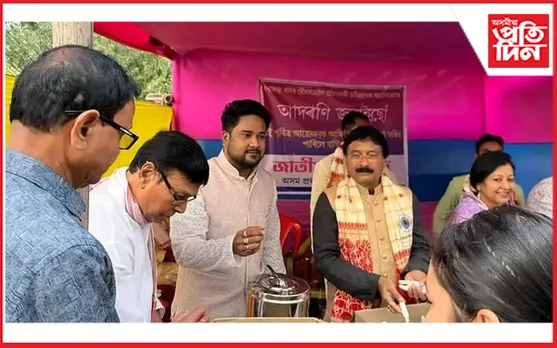 ভকত -বৈষ্ণৱক অসমীয়া পৰম্পৰাগত খাদ্যৰে আপ্যায়ন