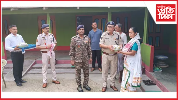 বীৰ ছহিদ লম্বোধৰ সিংহৰ বাসগৃহত CRPF ৰ মহাপৰিদৰ্শকৰ মত বিনিময়...