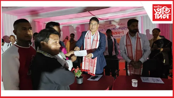মাছখোৱাত সাংসদ প্ৰদান বৰুৱাৰ নামঘৰৰ চেক বিতৰণী সভা অনুষ্ঠিত