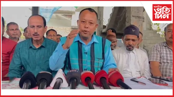 সন্মুখত নিৰ্বাচন, ঢকুৱাখনাত দুভাগত বিভক্ত কংগ্ৰেছঃ এফালে সভাপতিৰ দায়িত্ব গ্ৰহণ, আনফালে সমূহীয়া পদত্যাগ
