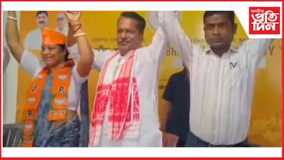 ঢেকীয়াজুলিত কংগ্ৰেছ জিলা পৰিষদৰ প্ৰাৰ্থীয়ে যোগদান কৰি বিজেপিত...
