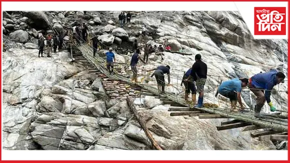 ভয়ংকৰ প্ৰাকৃতিক দুৰ্যোগৰ সন্মুখীন উত্তৰ ছিকিমঃ হাজাৰৰো অধিক পৰ্যটক আবদ্ধ...