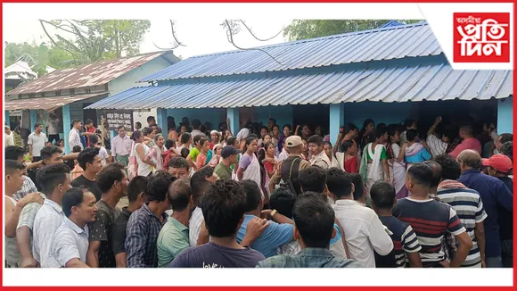 নিজৰ পচন্দৰ প্ৰাৰ্থীক জয়ী কৰাই নিবলৈ উৎসাহেৰে ওলাই আহিল ধেমাজিৰ ৰাইজ
