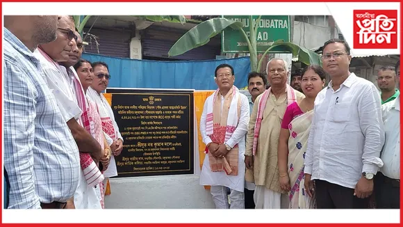 ঢকুৱাখনা পৌৰ সভাৰ ৩ কোটি ৪৪ লাখ ব্যয় সাপেক্ষ পকীনলা নিৰ্মাণ আঁচনিৰ আধাৰশিলা