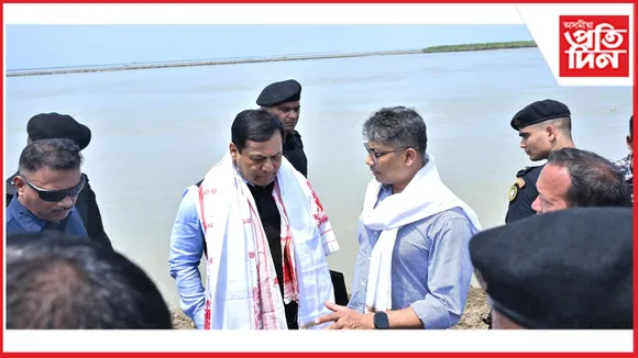 খহনীয়াত আক্ৰান্ত অঞ্চল পৰিদৰ্শন পীযুষ হাজৰীকাৰ