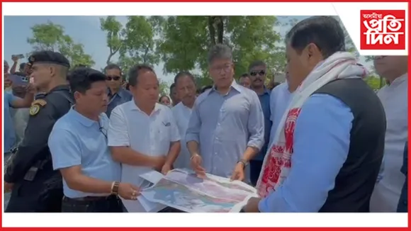 চাবুৱাৰ খহনীয়া অঞ্চল পৰিদৰ্শন কেন্দ্ৰীয় মন্ত্ৰী সৰ্বানন্দ সোণোৱালৰ
