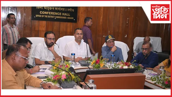 নগাঁৱত বিভিন্ন আঁচনিৰ পৰ্যালোচনা অভিভাৱক মন্ত্ৰী কৃষ্ণেন্দু পাল আৰু মন্ত্ৰী কেশৱ মহন্তৰ
