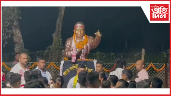 লাহোৱালত প্ৰয়াত গণশিল্পী ৰাজীৱ শদিয়াৰ আৱক্ষ প্ৰতিমূৰ্তি উন্মোচন...