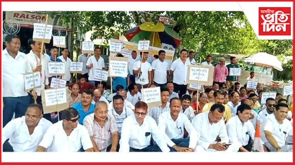 ''আহ ঐ আহ ওলাই আহ, খেদ ঐ খেদ গৰু চোৰক খেদ'' শ্লোগানেৰে ঢকুৱাখনাত কংগ্ৰেছৰ প্ৰতিবাদ