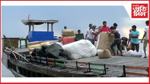 ব্ৰহ্মপুত্ৰৰ মাজত ভাঙিল ধুবুৰী-সুখচৰ যাত্ৰীবাহী ফেৰী চালৰ খুঁটাঃ যাত্ৰীৰ মাজত হাহাকাৰ