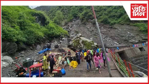 উত্তৰাখণ্ডৰ কেদাৰনাথ যাত্ৰা স্থগিতঃ ধাৰাসাৰ বৰষুণৰ ফলত বহু স্থানত ভূমিস্খলন, বিচ্ছিন্ন পথ